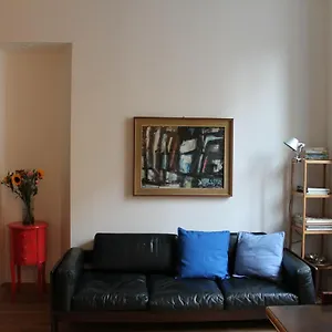 small-modern-flat-20min-by-walk-to-city-center.italymilanhotels.net/
