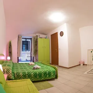 vecchia-napoli-quartieri-spagnoli.hotels-amalfi.com/